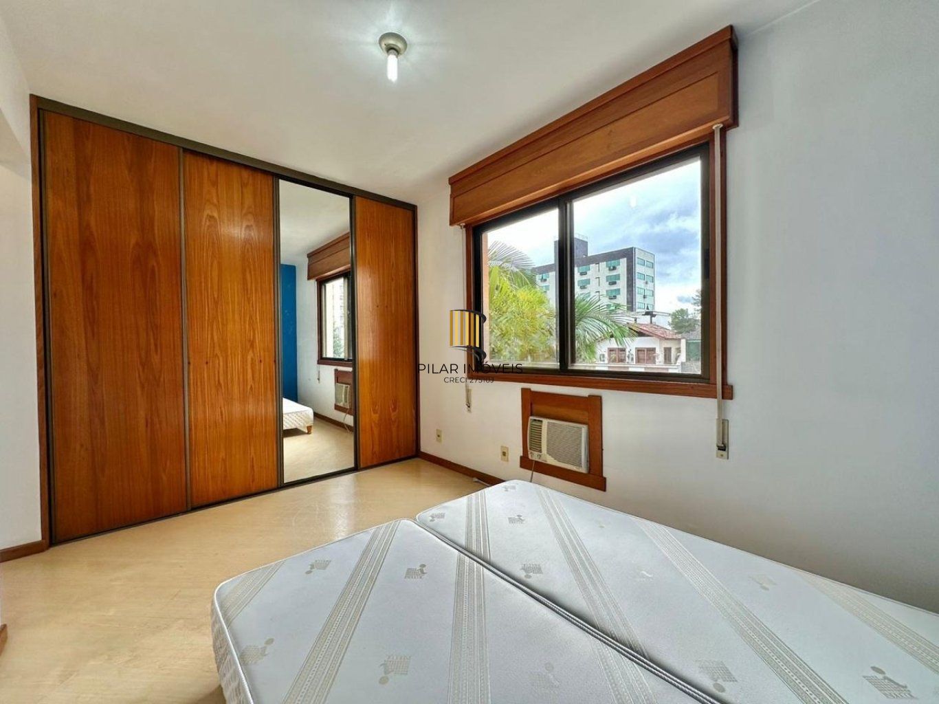 Apartamento com 3 quartos, vaga e elevador no Bairro Menino Deus