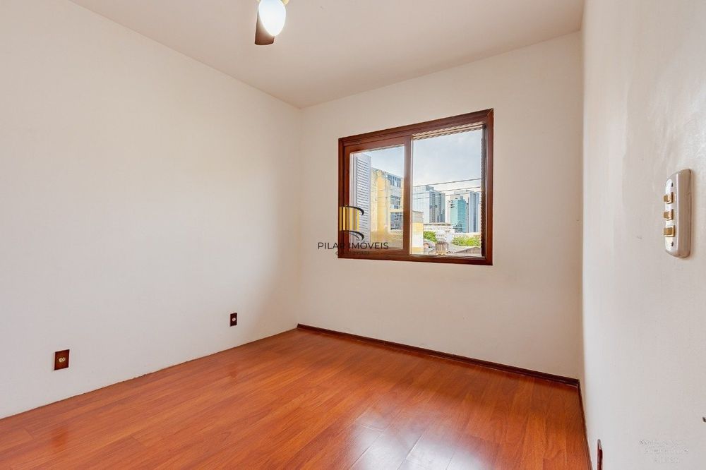 Apartamento com 1 Suite, sacada e 1 vaga de garagem no bairro Cidade Baixa