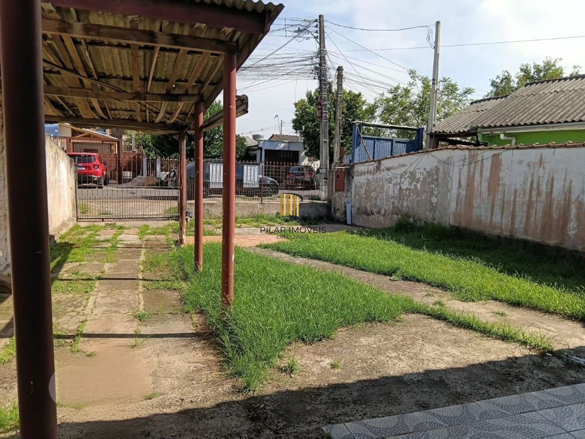 Casa de 3 dormitórios e 2 vagas de garagem em Canoas.