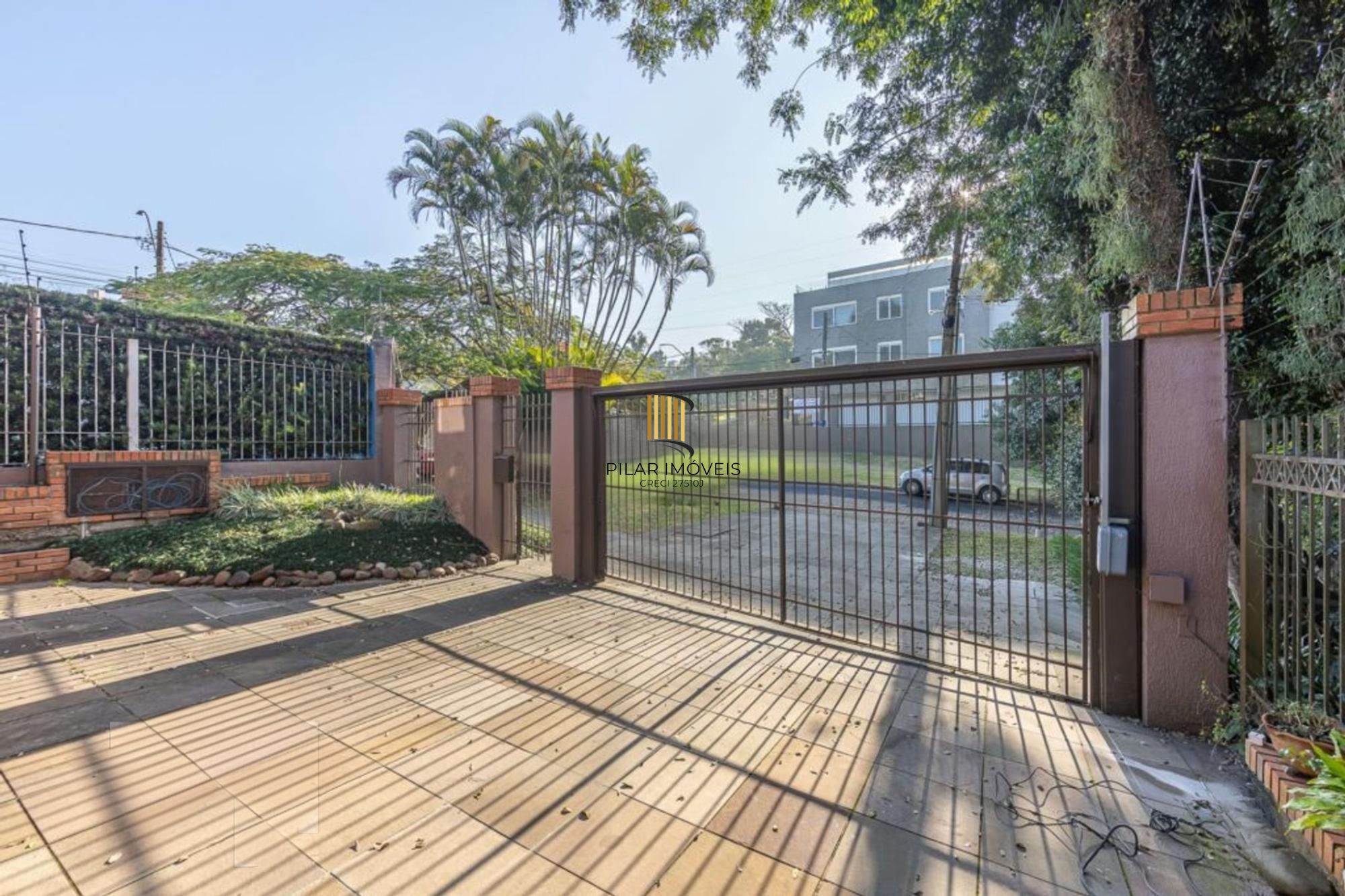 Casa com 4 Quartos, 4 banheiros, 4 vagas e 300 m² á venda  Chácara Das Pedras.