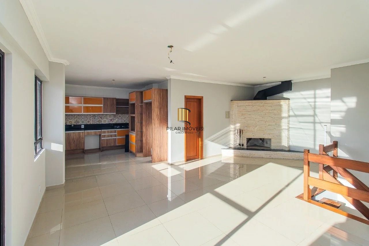 Cobertura de 3 quartos com piscina e 2 vagas no Bairro Mont Serrat.