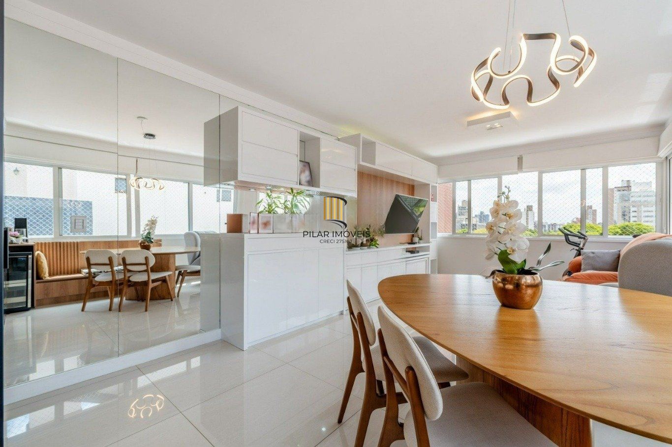 Apartamento com 3 quartos e 4 vagas no Menino Deus, Porto Alegre. - Pilar Imóveis