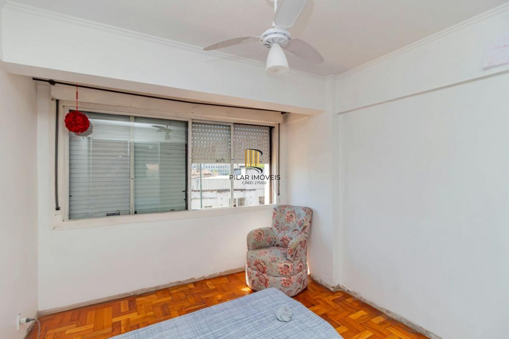 Apartamento com 2 quartos, elevador semi mobiliado no bairro Floresta.