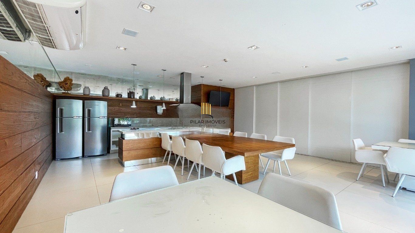 Casa em Condomínio com 3 quartos, 3 suítes, 2 vagas e 195m² no Jardim Carvalho.