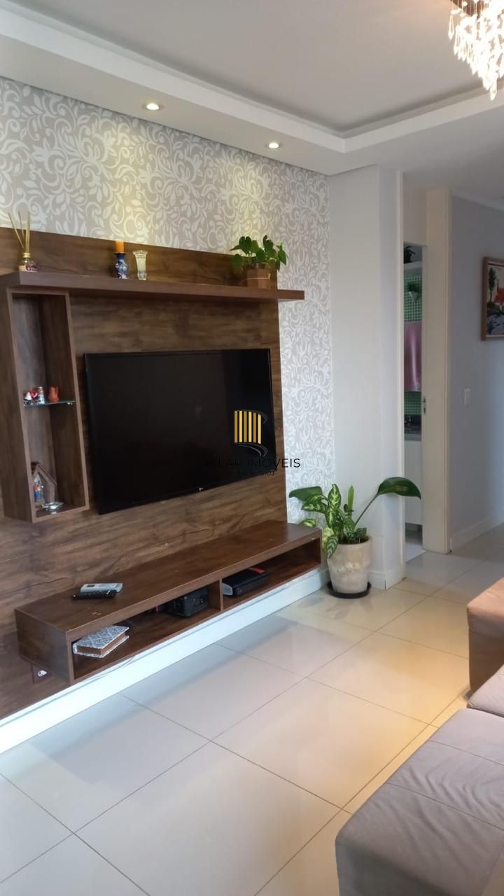 Apartamento com sacada, todo mobiliado de 3 dormitórios com suíte e 2 vagas de garagem.