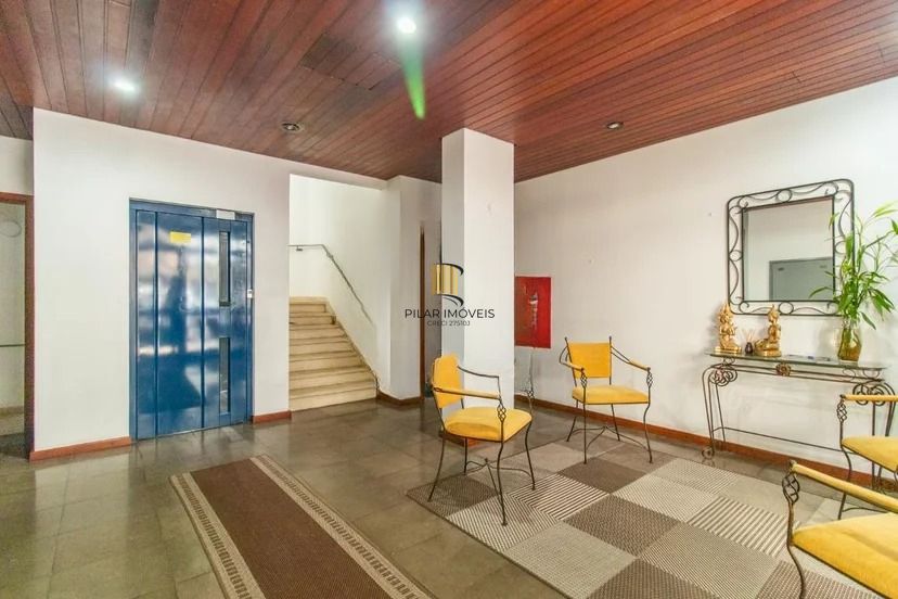 Apartamento com 2 quartos e 1 vaga à venda em Centro Histórico.