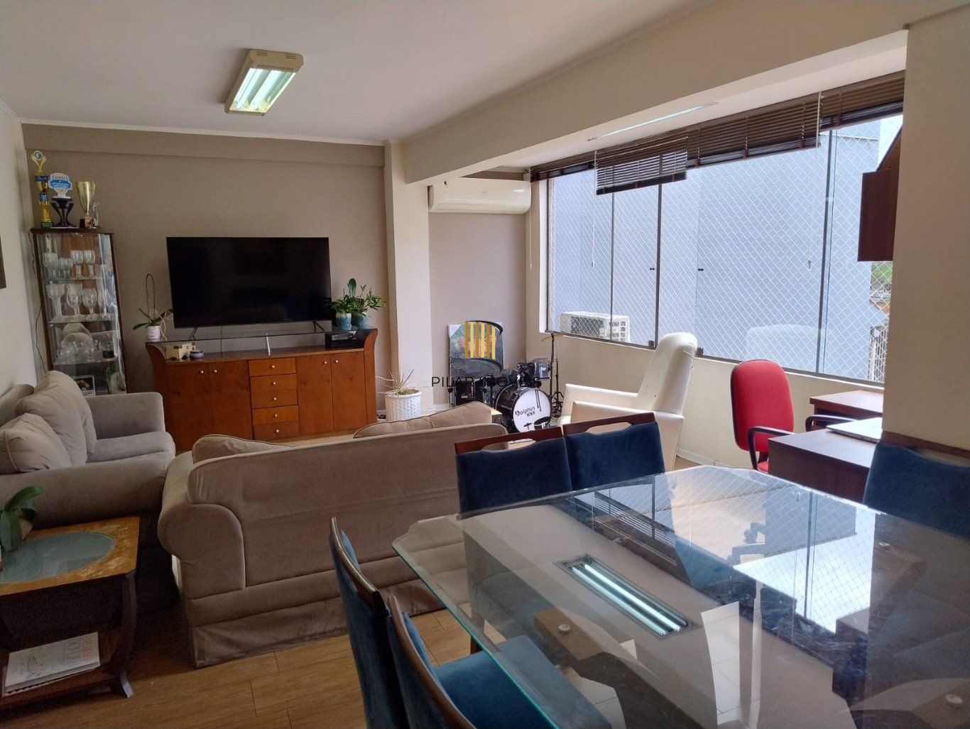 Apartamento 3 quartos com suíte e pátio com 2 vagas no Bairro Passo da Areia