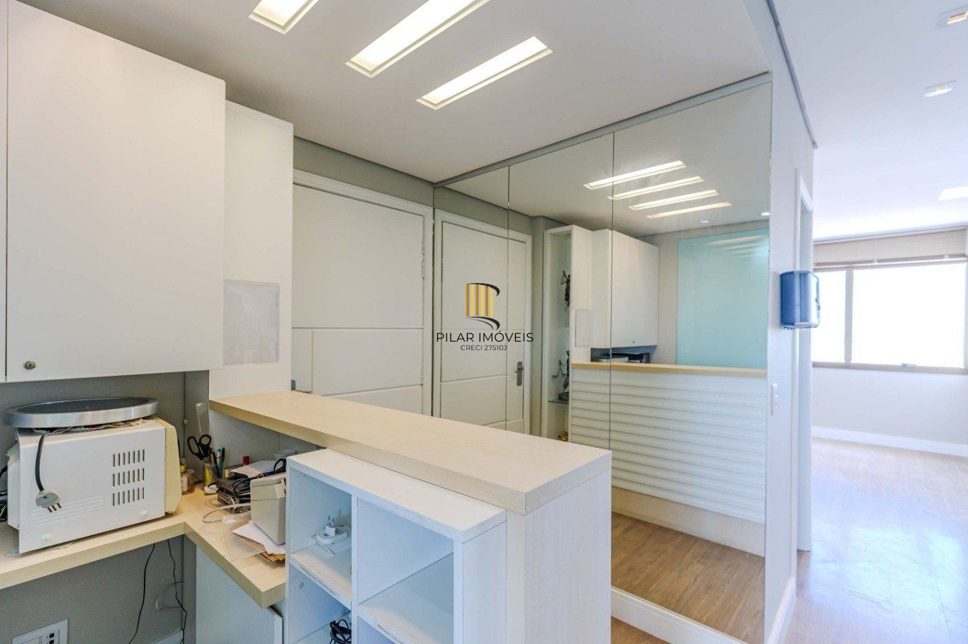 Sala comercial, 2 vagas, elevador e restaurante no bairro Praia de Belas