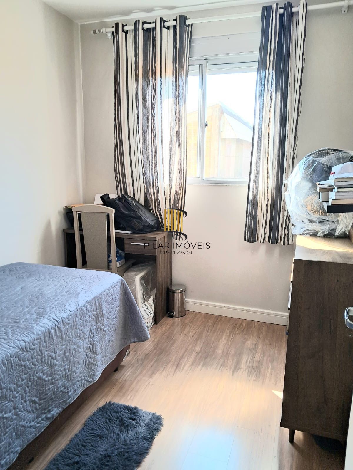 Apartamento semi mobiliado 2 dormitórios 1 vaga de garagem na Rua Sadi Castro.