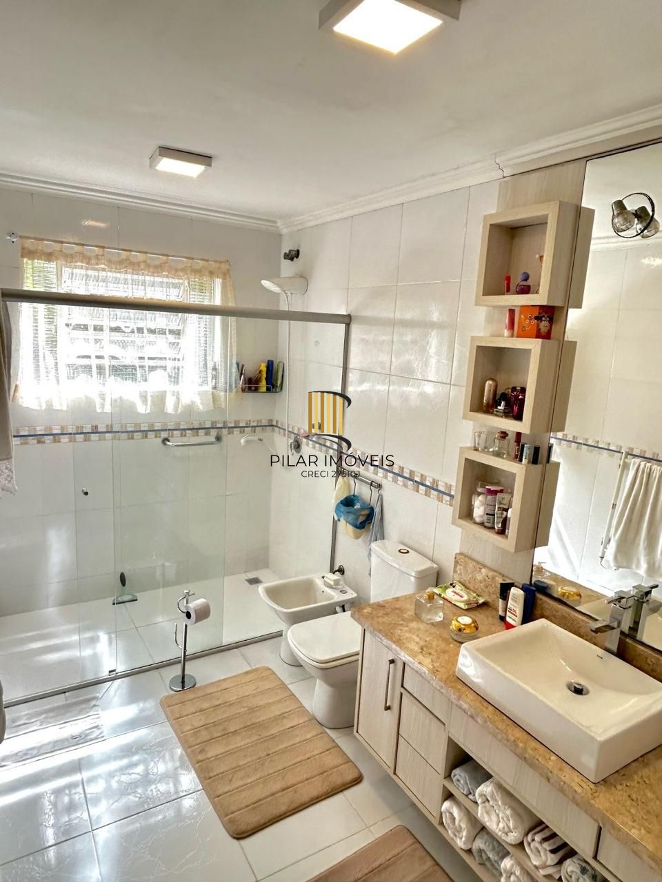 Casa de Esquina com 5 dormitórios com lago ornamental em Taquara