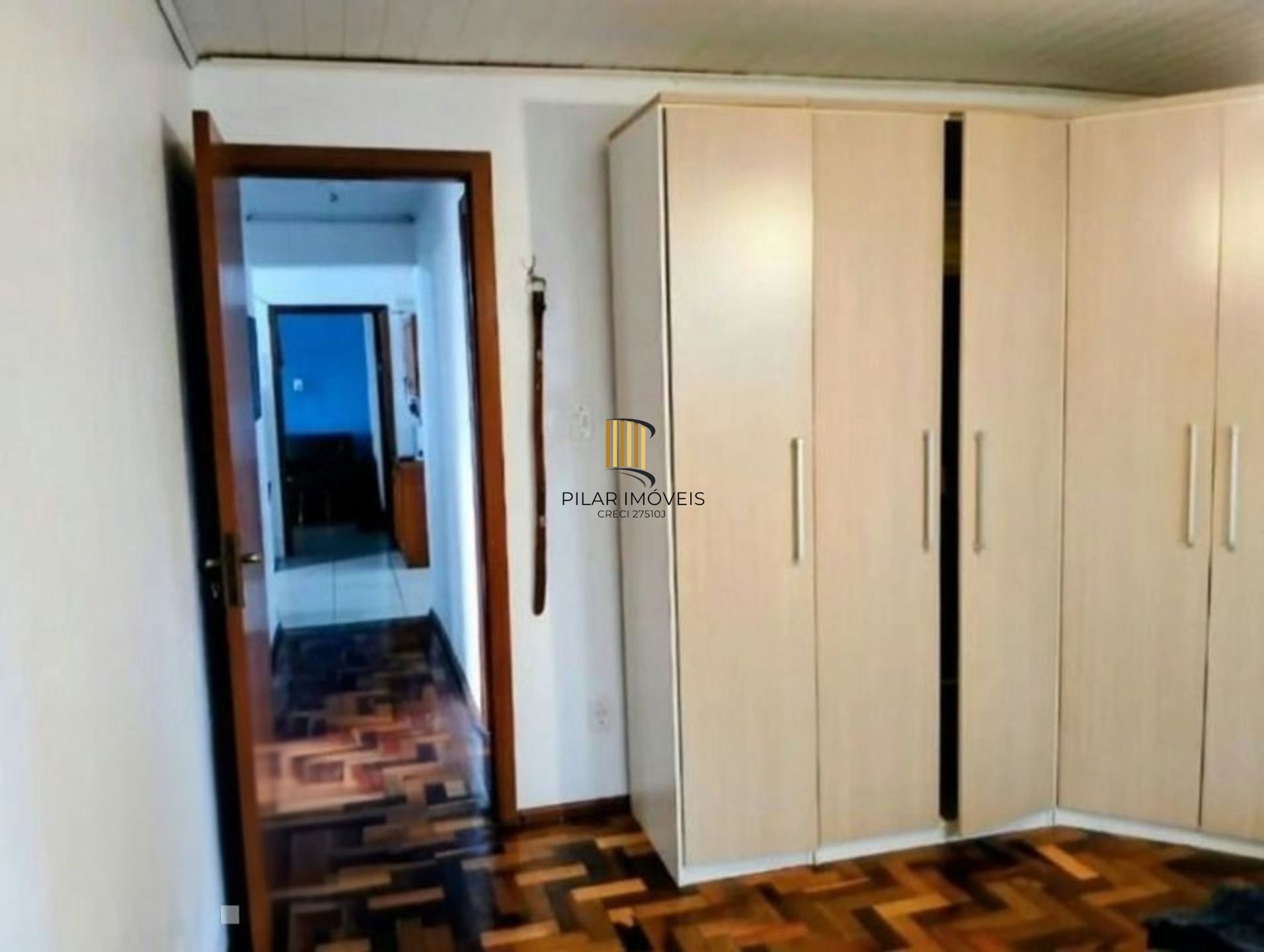 Casa de 4 Dormitórios e 2 vagas de Garagem em Gravataí.