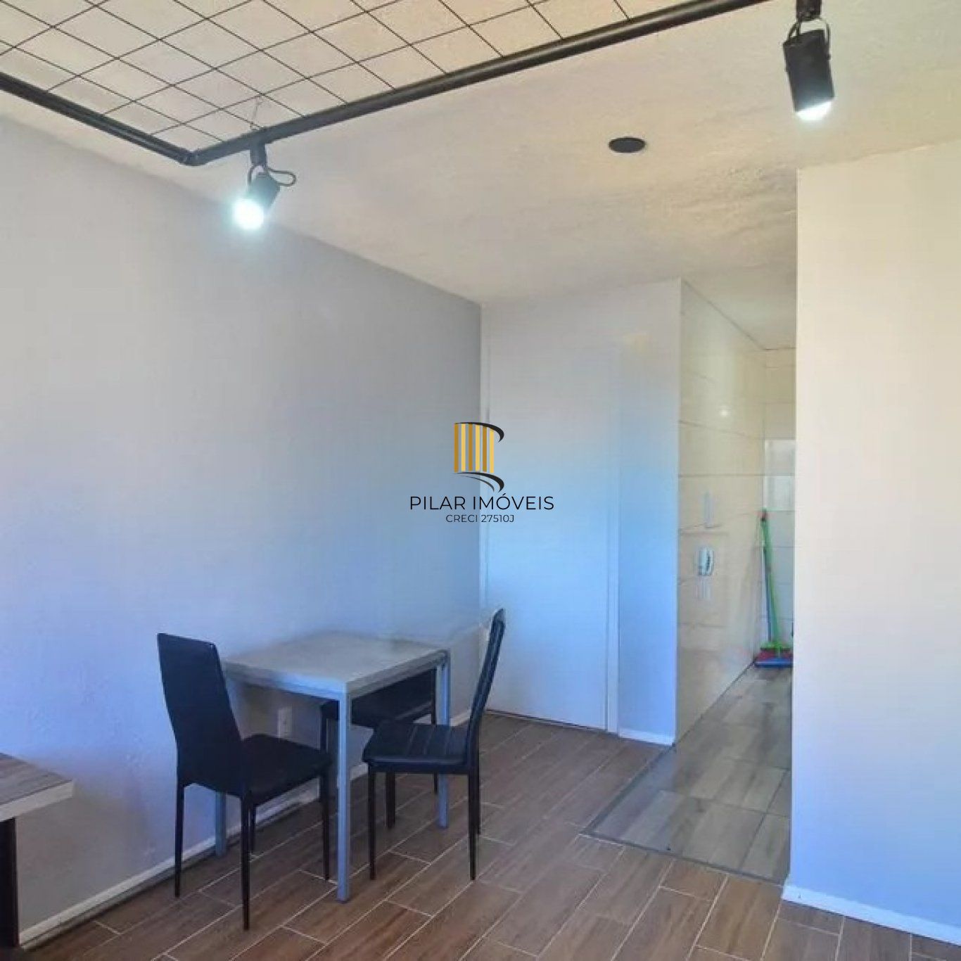 Apartamento com 2 dormitórios, com 1 vaga de garagem em Canoas.