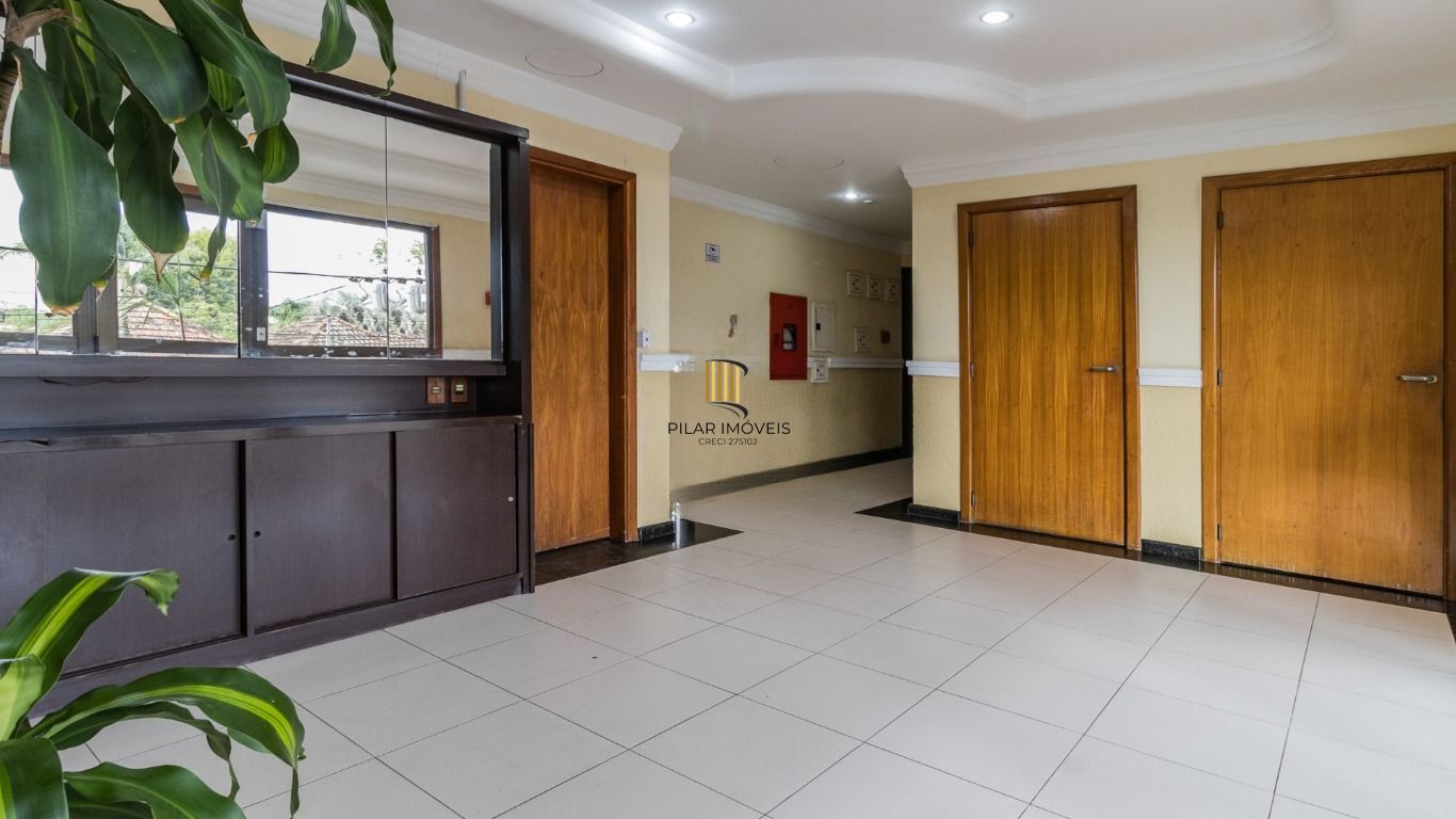 Apartamento com 3 quartos, 1 suíte, à venda no bairro Petrópolis