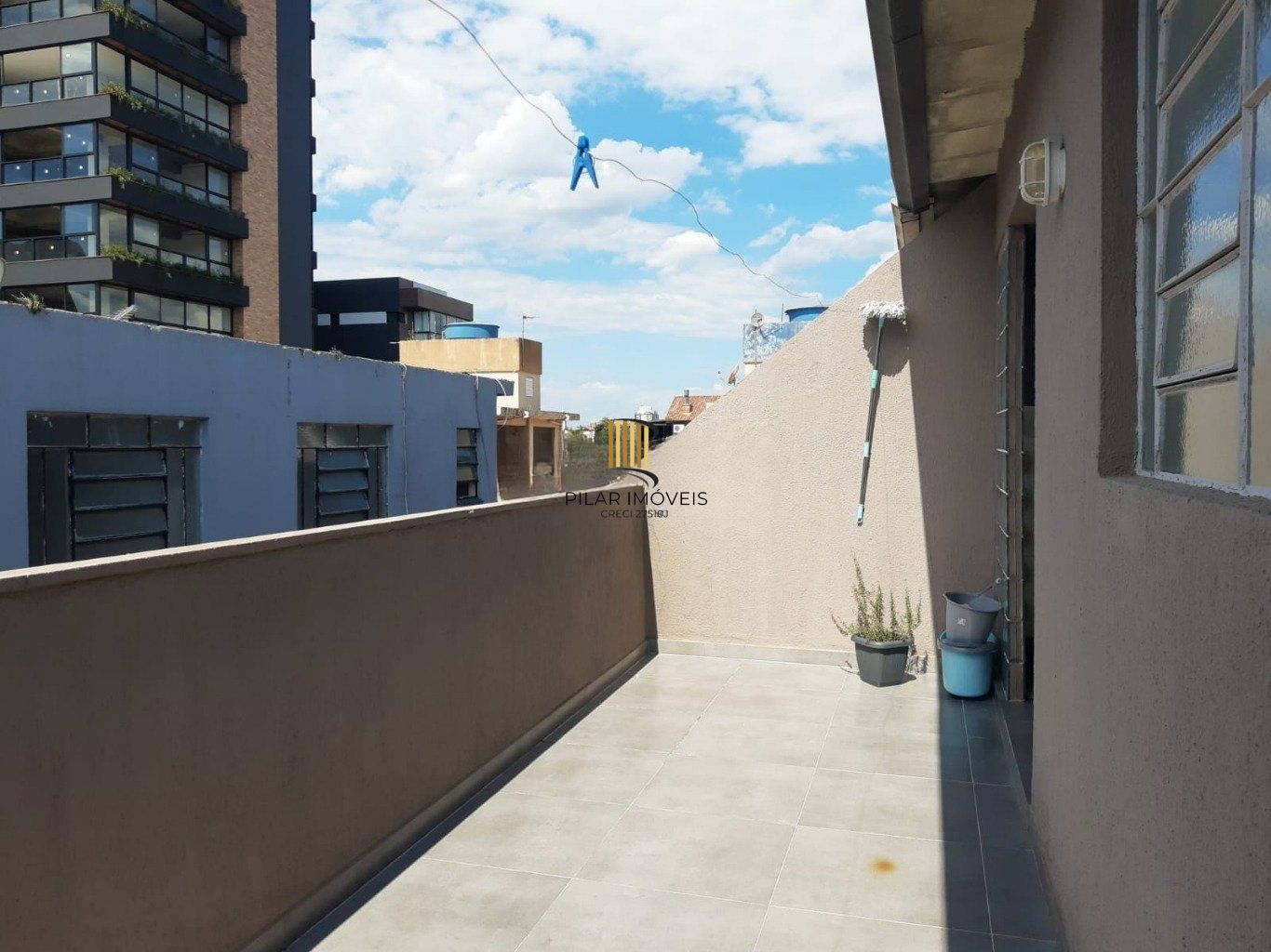 Apartamento Duplex de 2 dormitórios,  1 vaga de garagem em Cachoeirinha.