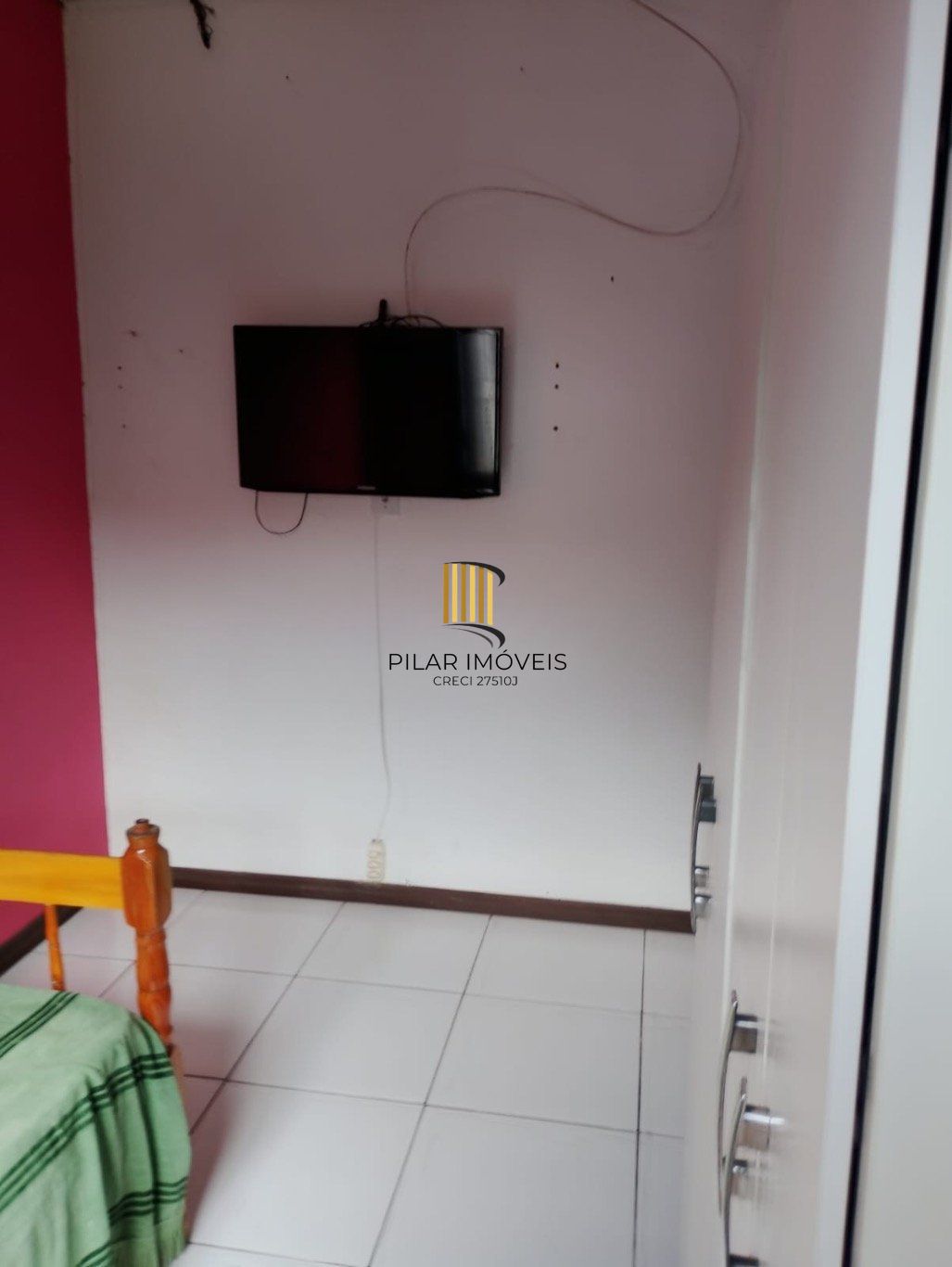 Casa de 2 dormitórios e 1 vaga de garagem em Canoas.