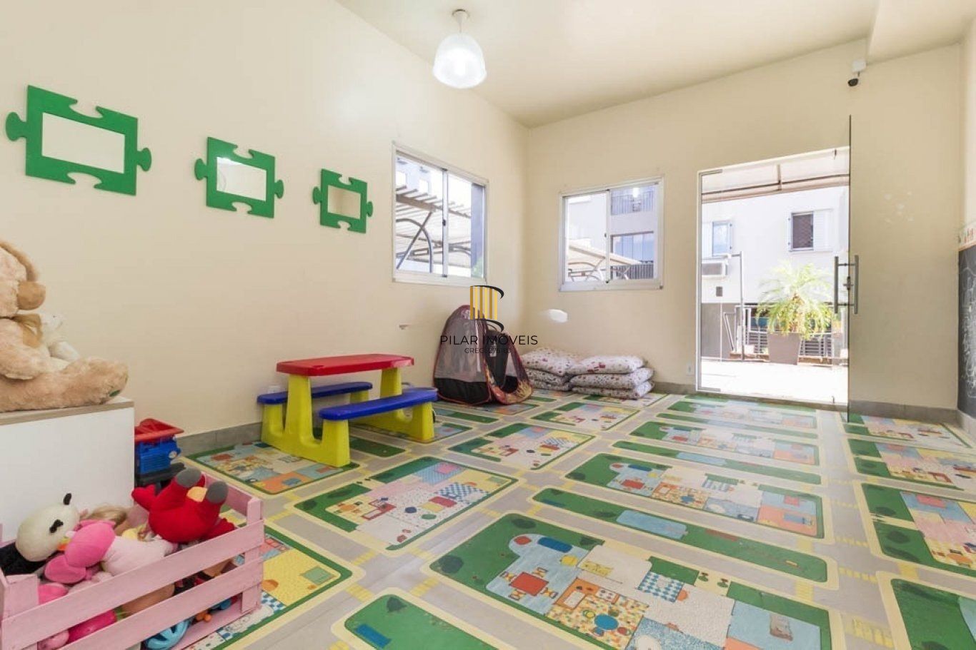 Apartamento de 2 dormitórios, elevador,1vaga de garagem, no Bairro Sarandi POA.