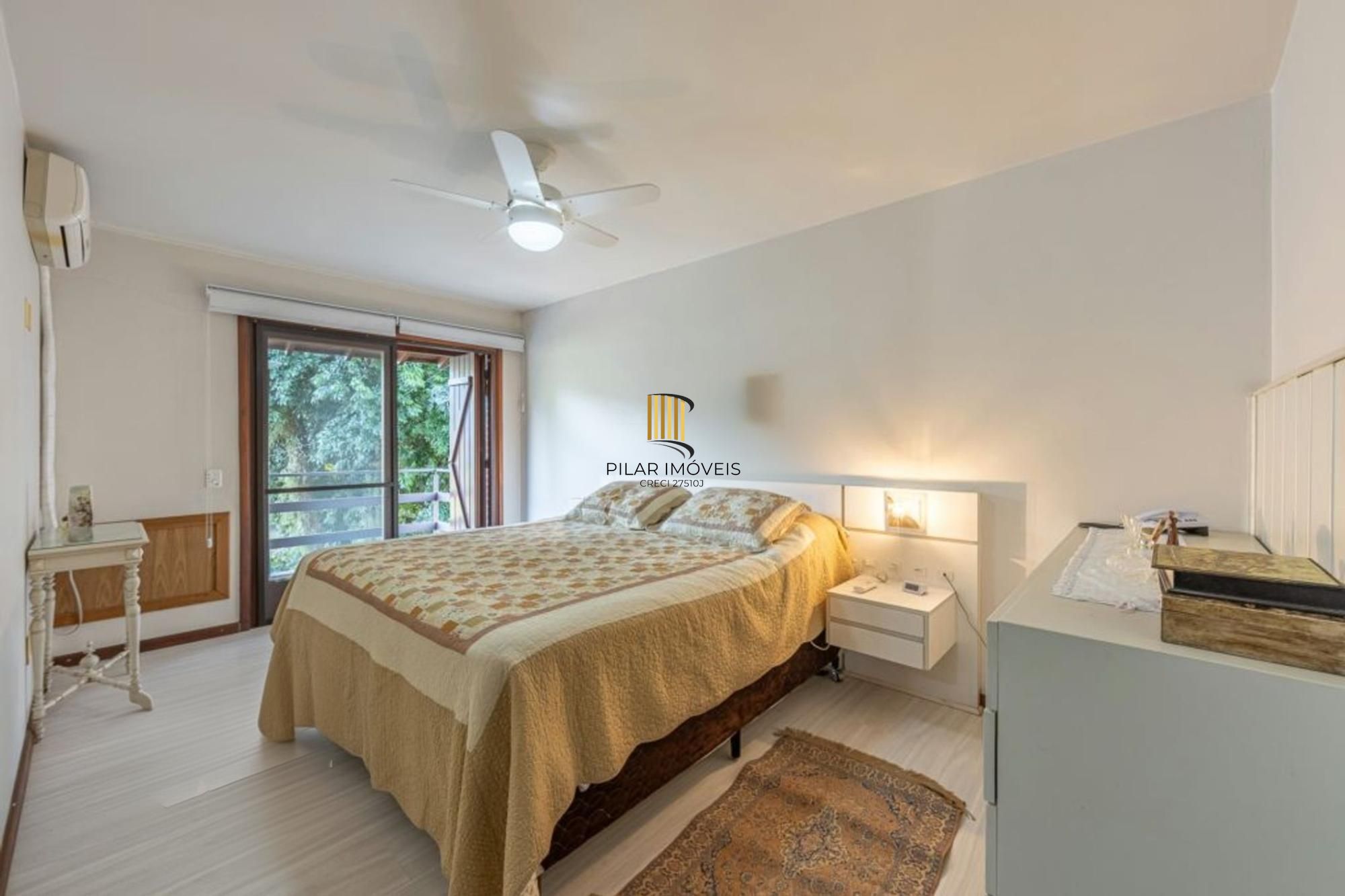 Casa com 4 Quartos, 4 banheiros, 4 vagas e 300 m² á venda  Chácara Das Pedras.