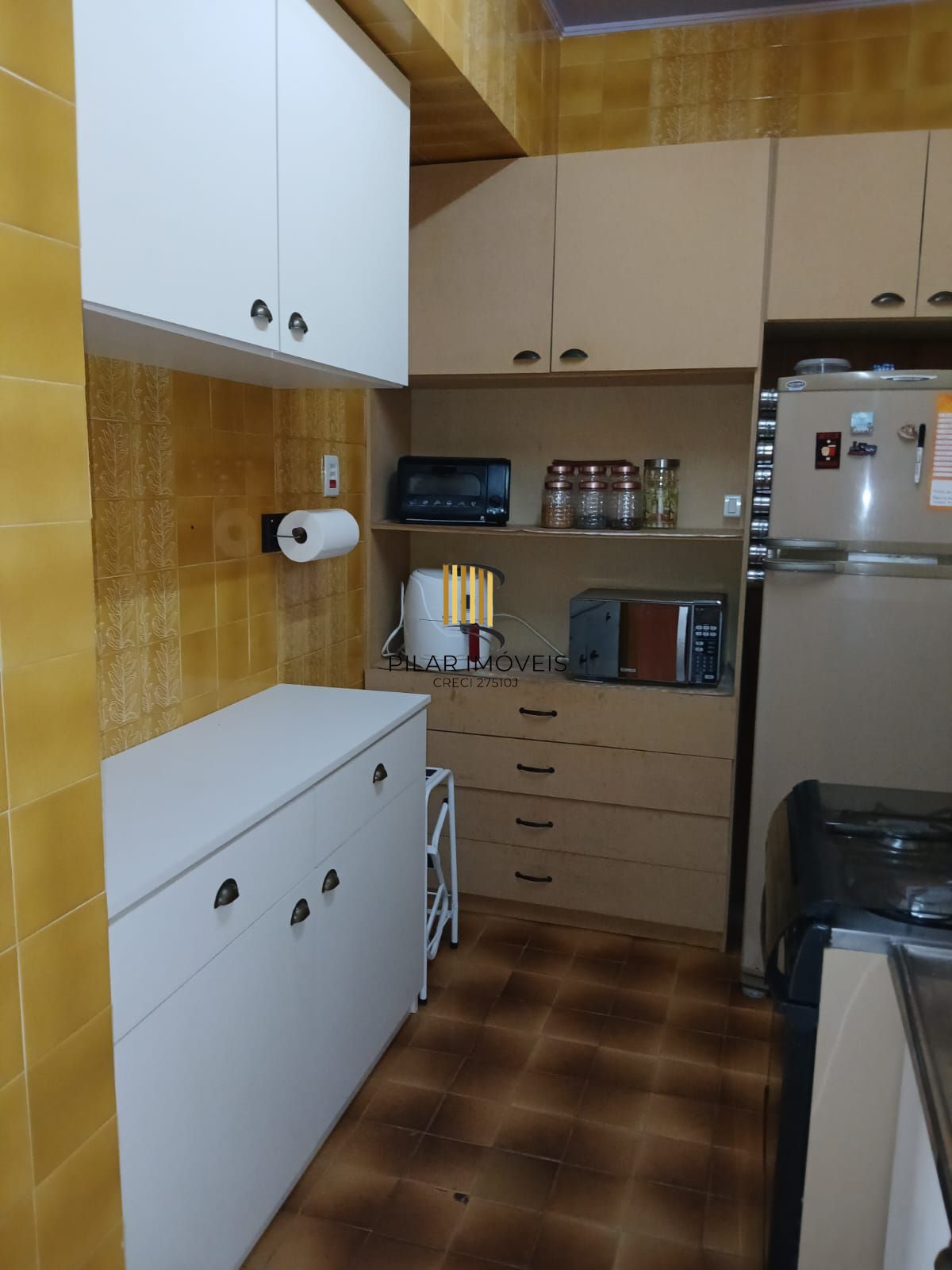 Apartamento com 2 dormitórios e 1 vaga de garagem no Bairro Floresta.
