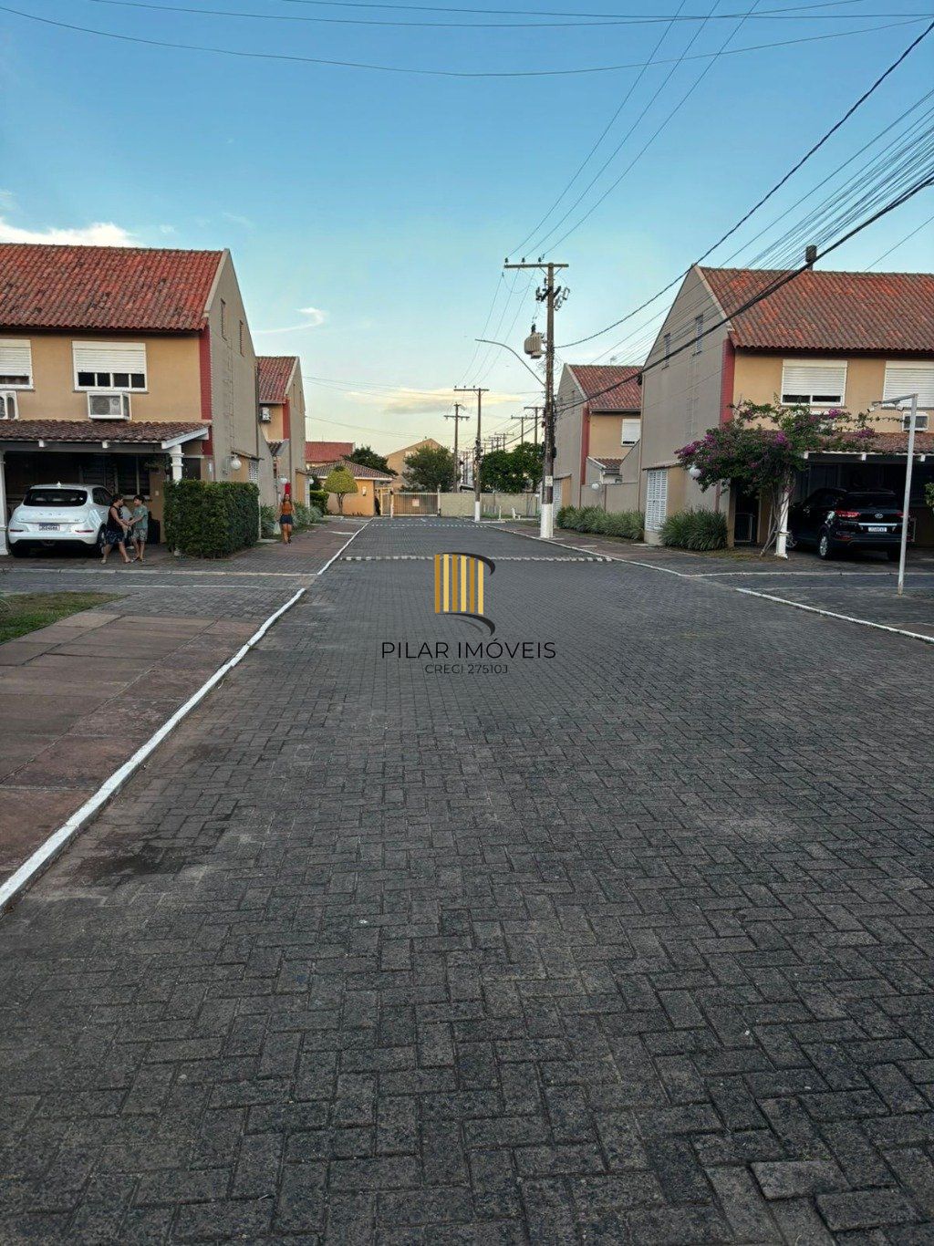 Casa com 2 dormitórios e 2 vagas de garagem em Canoas.
