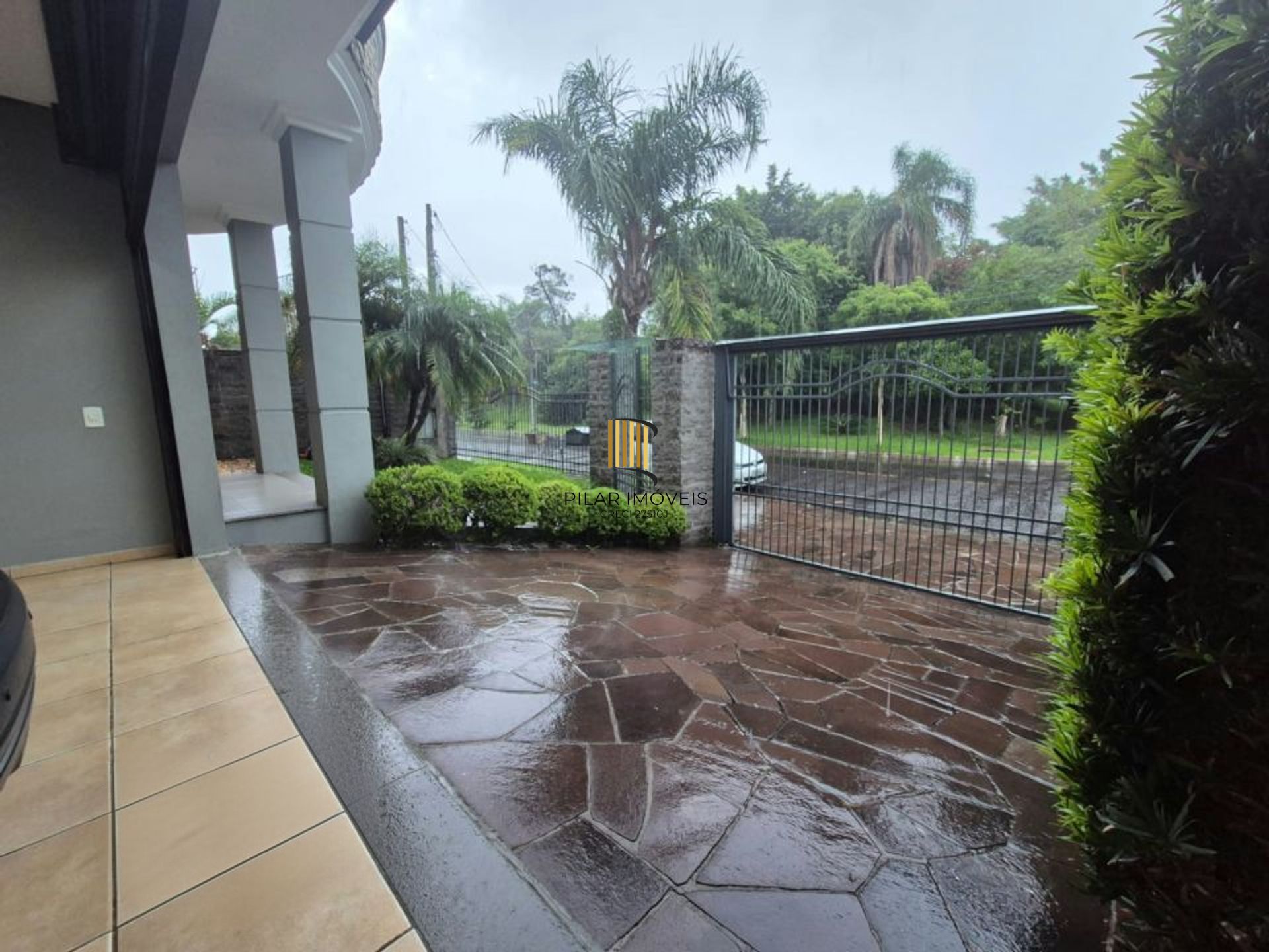 Casa de 3 dormitórios e 2 vagas de garagem coberta Canoas.