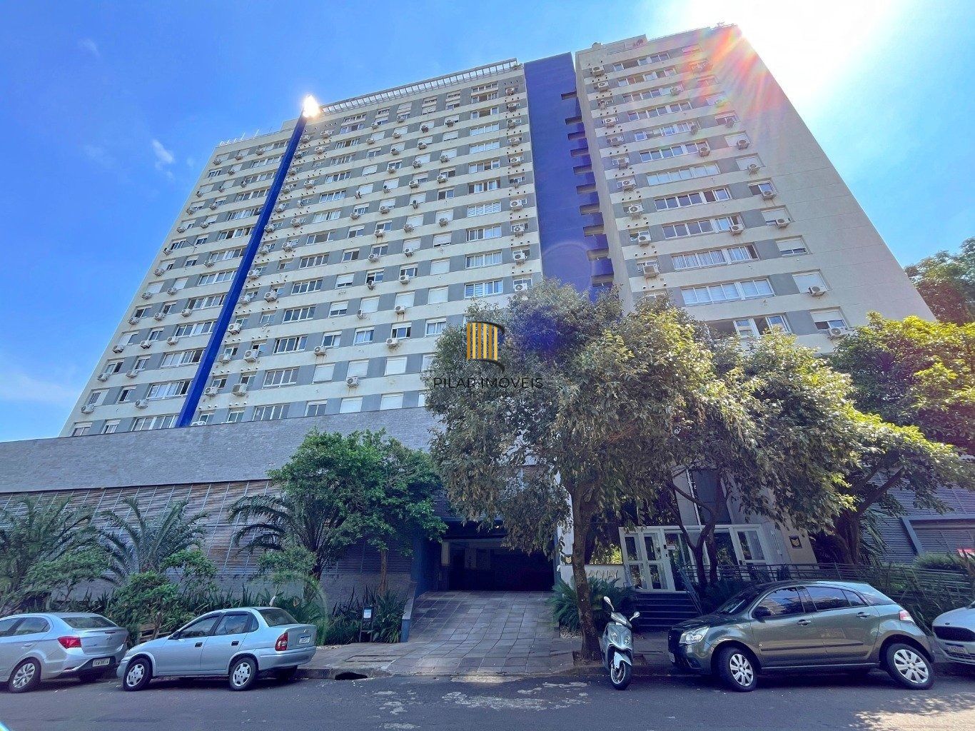 Apartamento semi mobiliado com 2 quartos de bairro Petrópolis