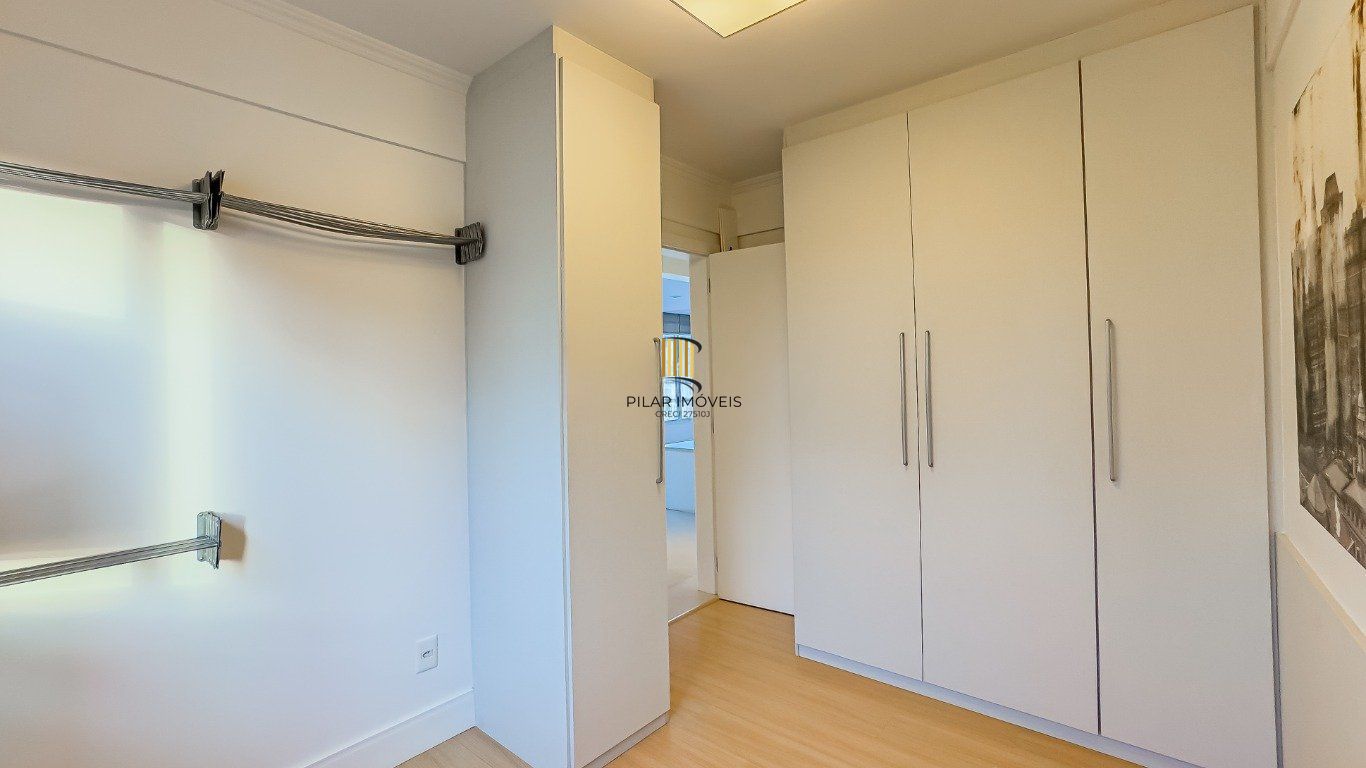 Apartamento com 3 quartos (1 suíte) e 2 vagas no Bairro Passo da Areia.