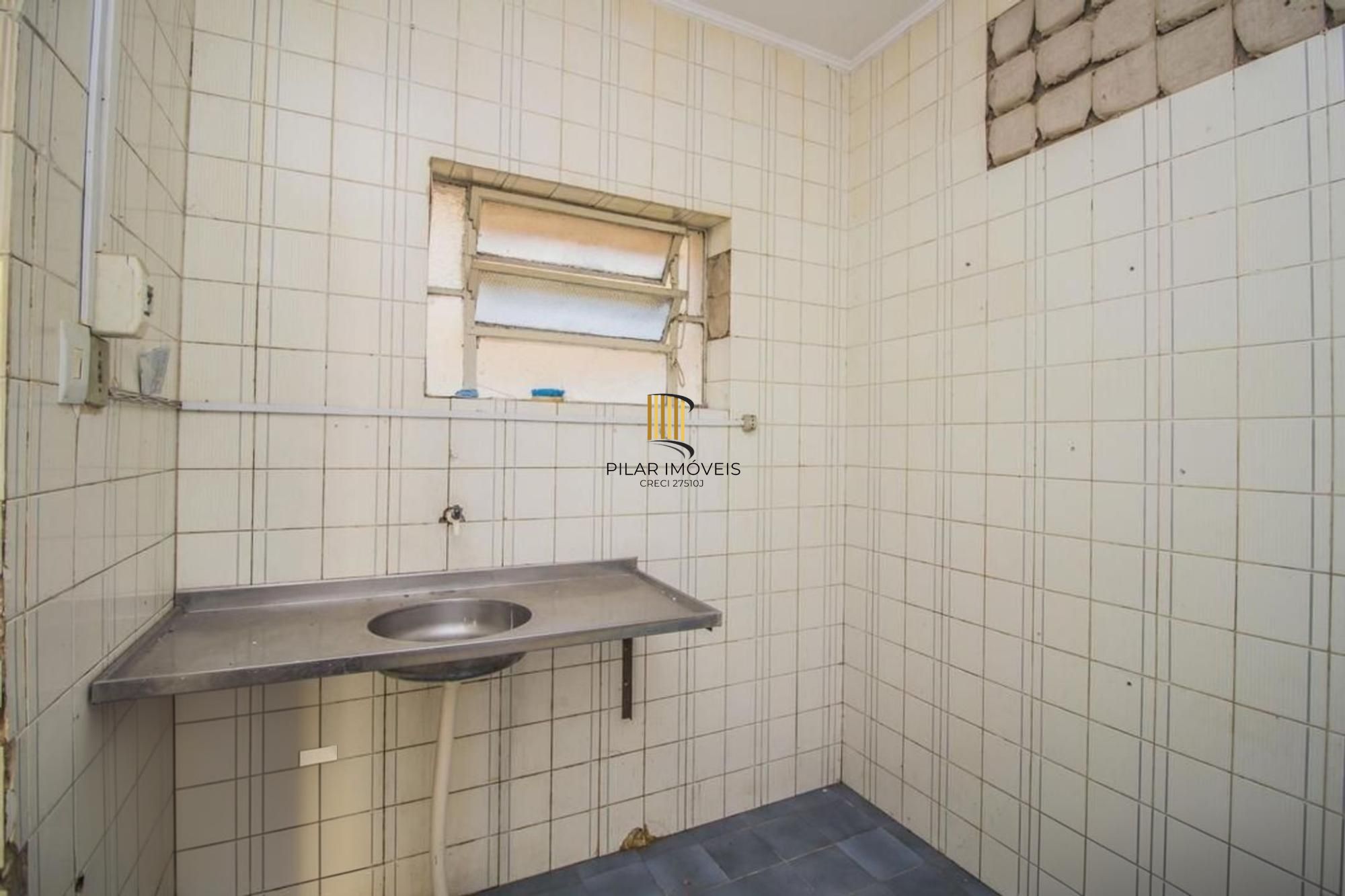 Aoartamento térreo de 2 quartos, 2 banheiros no bairro Cidade Baixa.