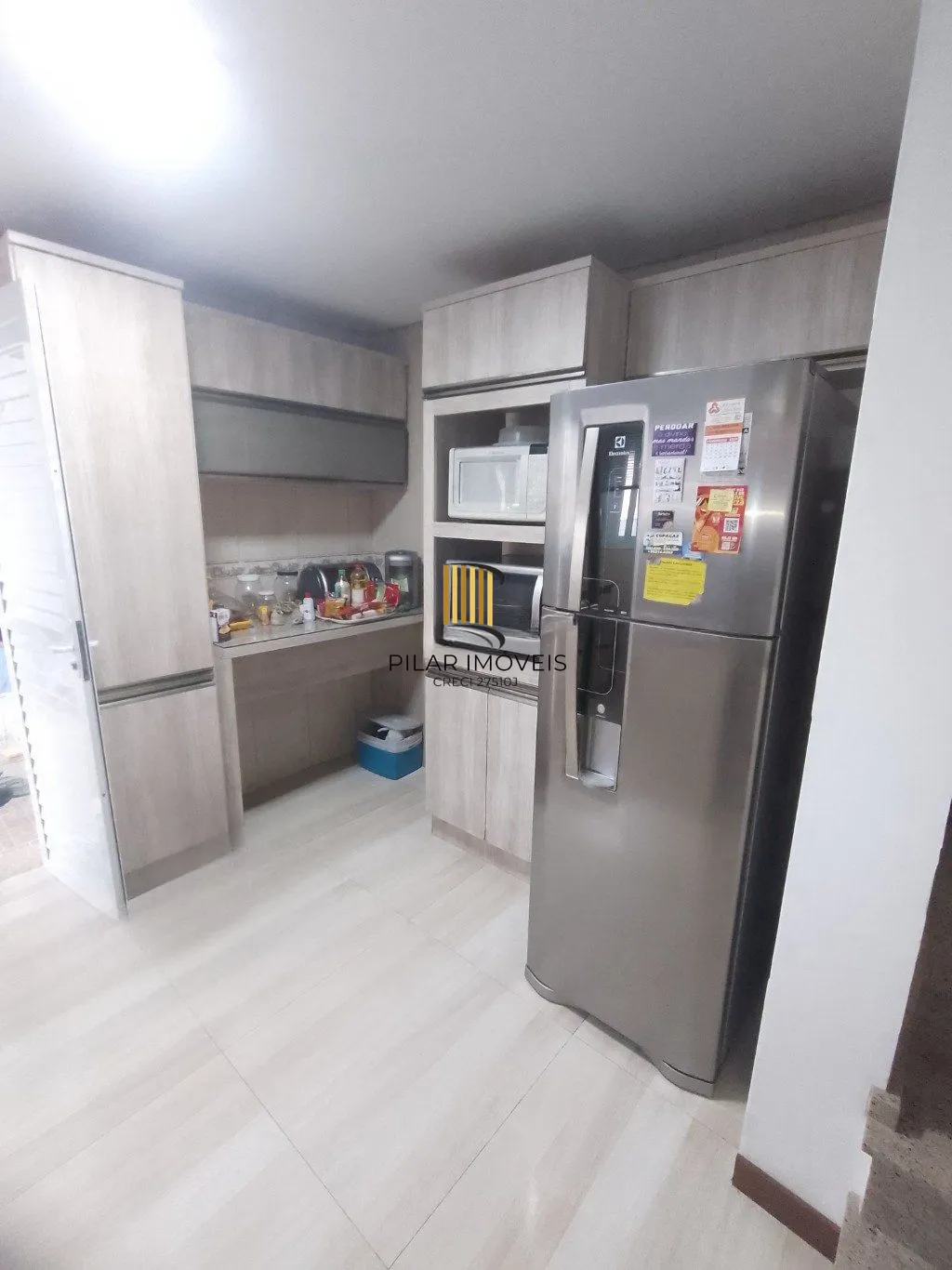 Casa de 5 dormitórios, piscina e 4 vagas de garagem em Canoas.