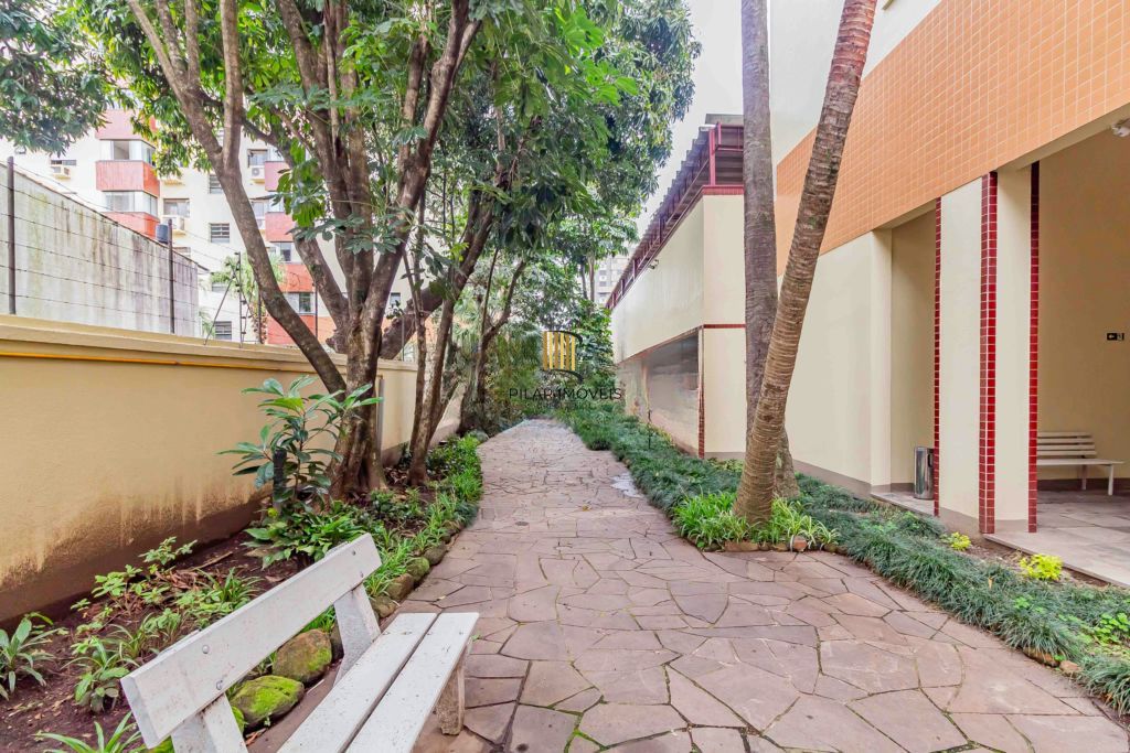 Apartamento com 3 quartos, vaga e elevador no Bairro Menino Deus