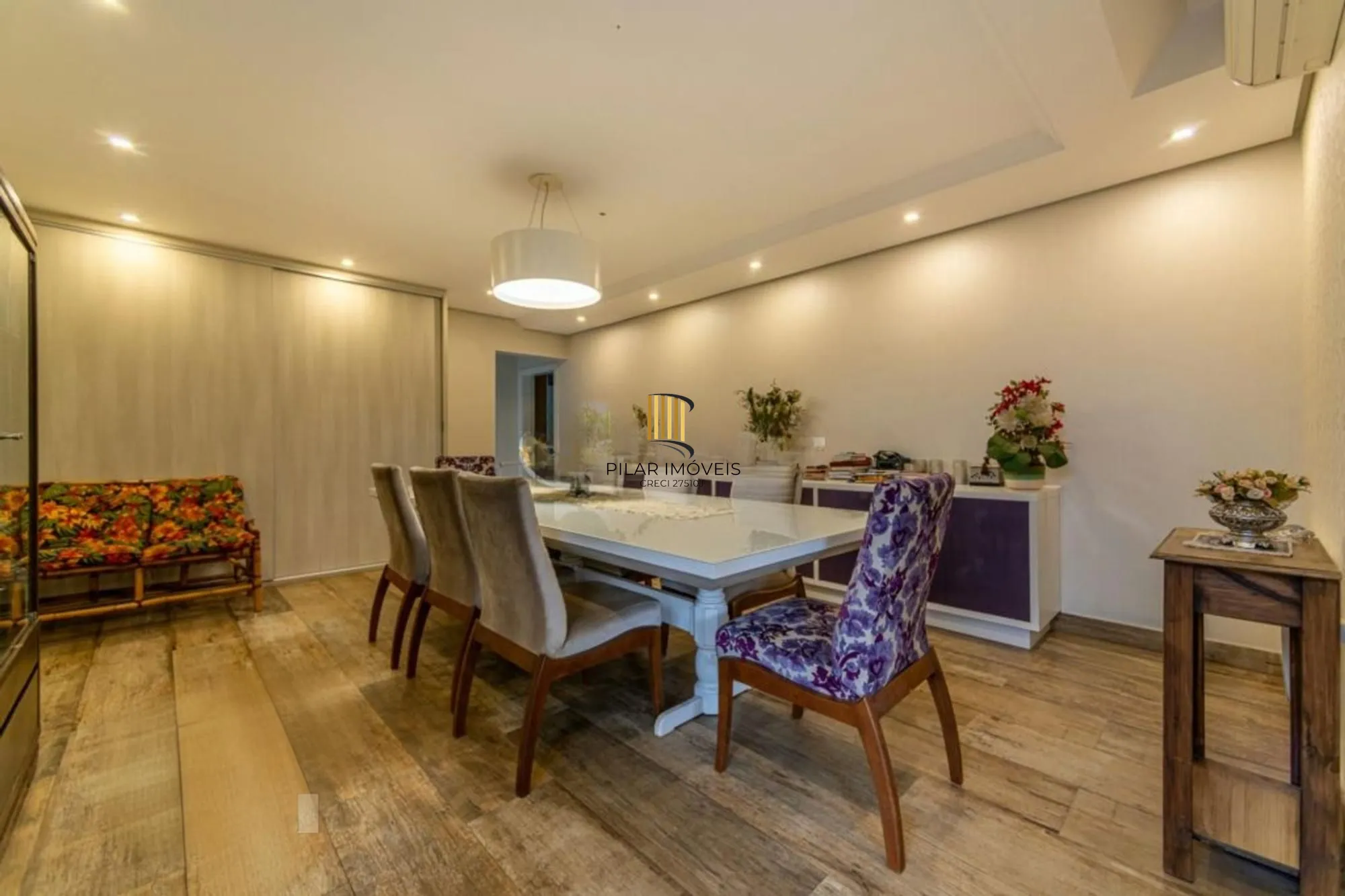 Casa com 4 quartos,1 Suite, 2 vagas e 450m² à venda em Sarandi.