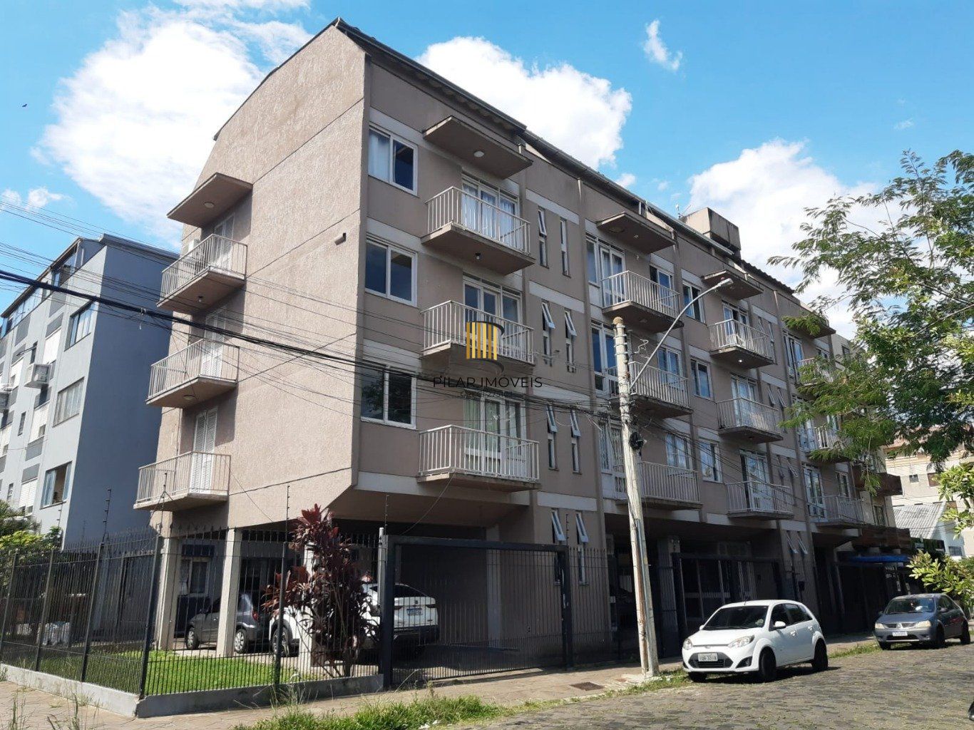 Apartamento Duplex de 2 dormitórios,  1 vaga de garagem em Cachoeirinha.