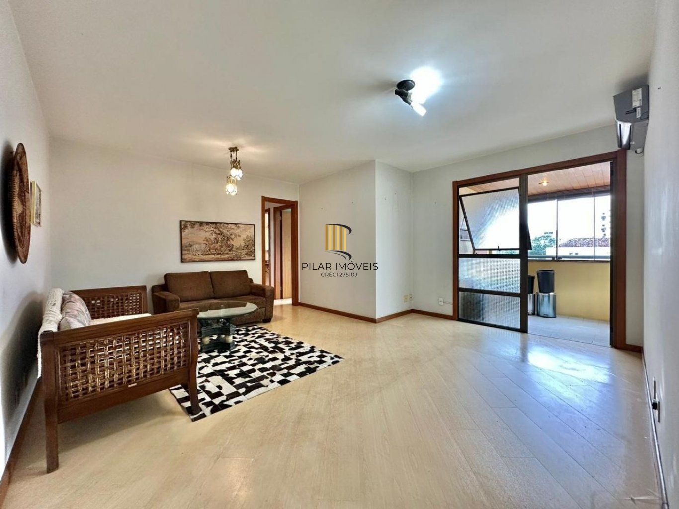 Apartamento com 3 quartos, vaga e elevador no Bairro Menino Deus