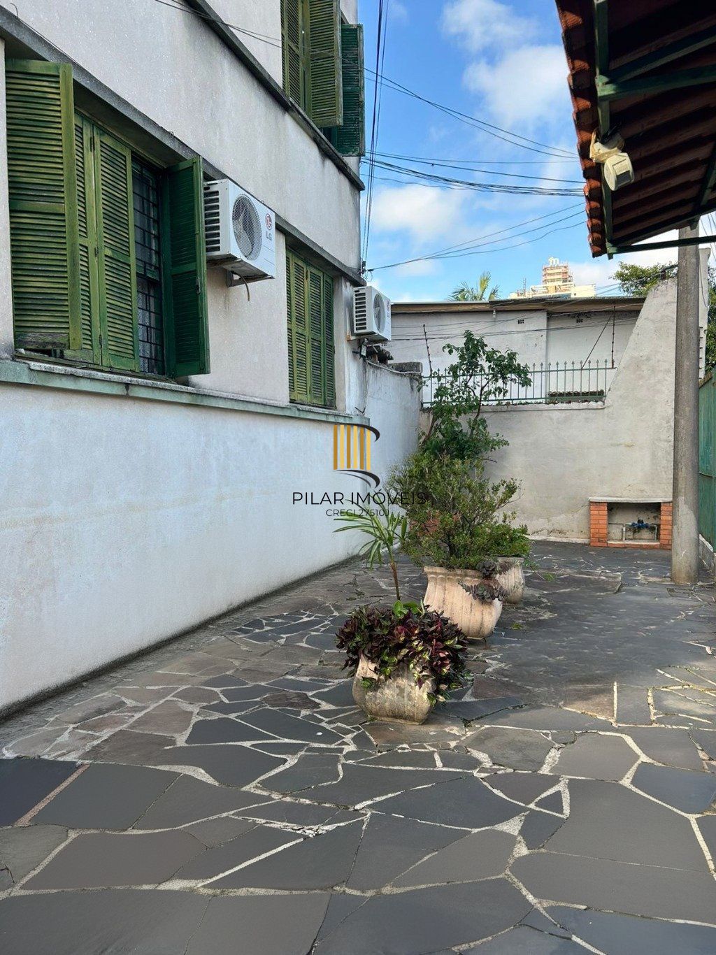 Apartamento térreo com 3 quartos no Bairro Cidade Baixa