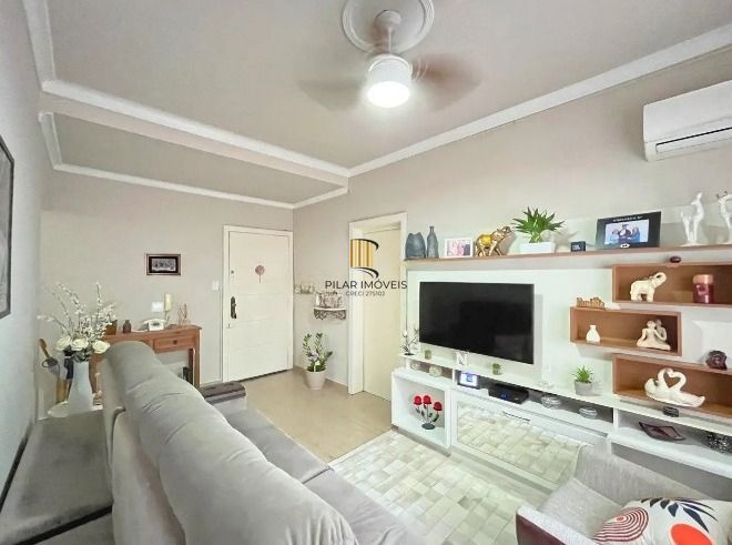 Apartamento térreo com 2 dormitórios no Bairro Menino Deus