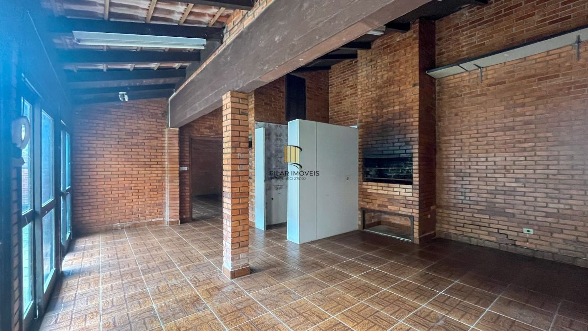 Casa com 5 quartos, 5 vagas e 265m² à venda no bairro Tristeza.