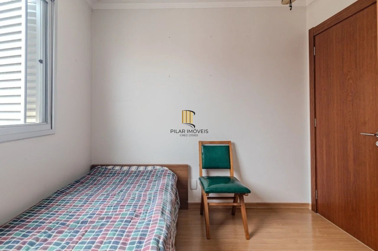 Apartamento 2 Dormitórios com 1 vaga coberta e elevador no Alto Petrópolis