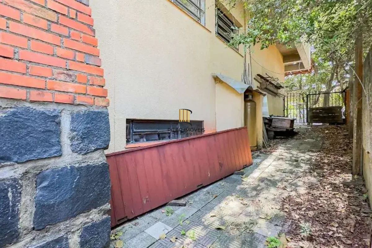 Casa ampla na Vila Ipiranga com 340 m², 4 dormitórios e potencial comercial