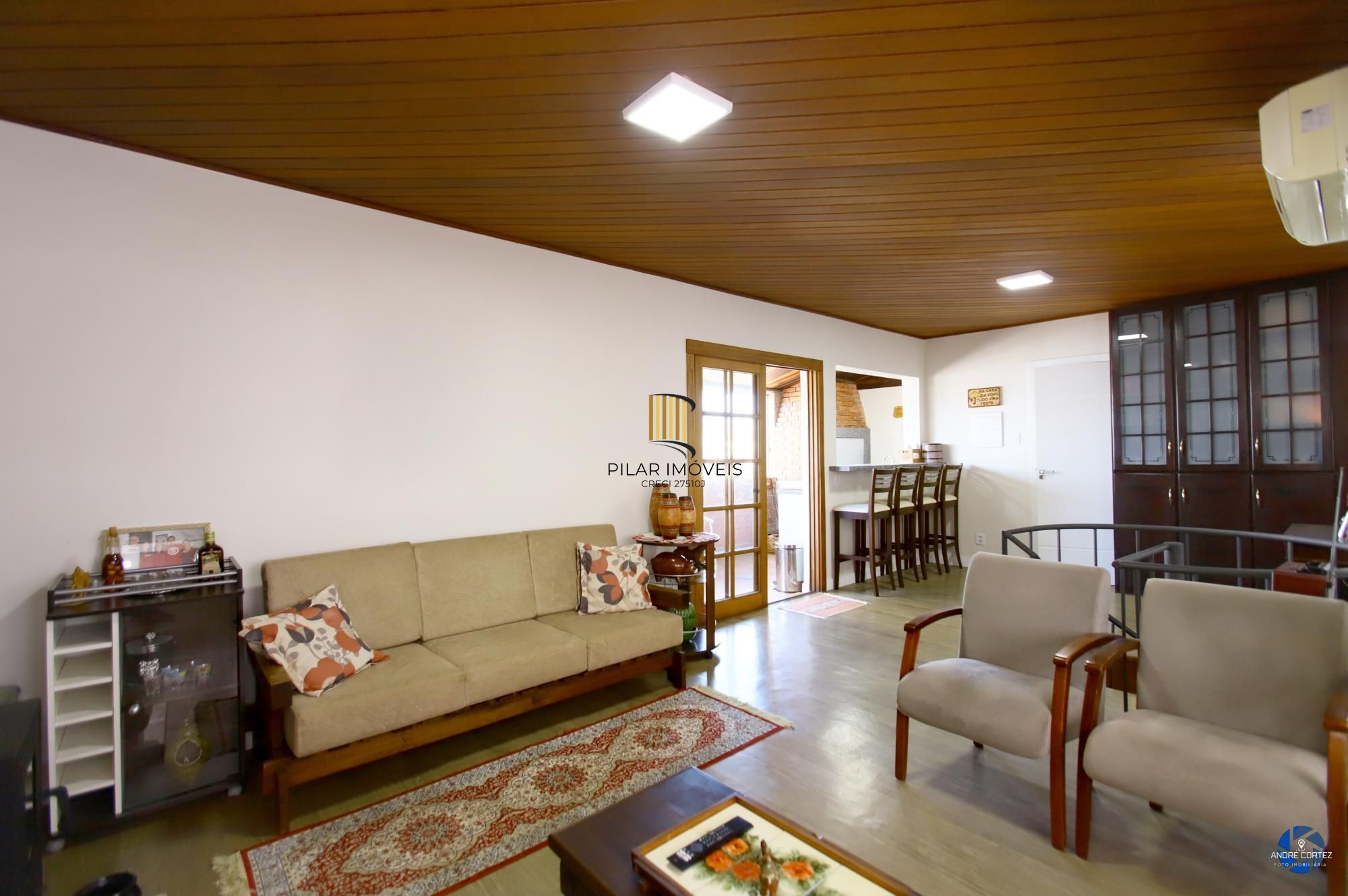 Cobertura com 3 dormitórios e 2 vagas no Bairro Santana