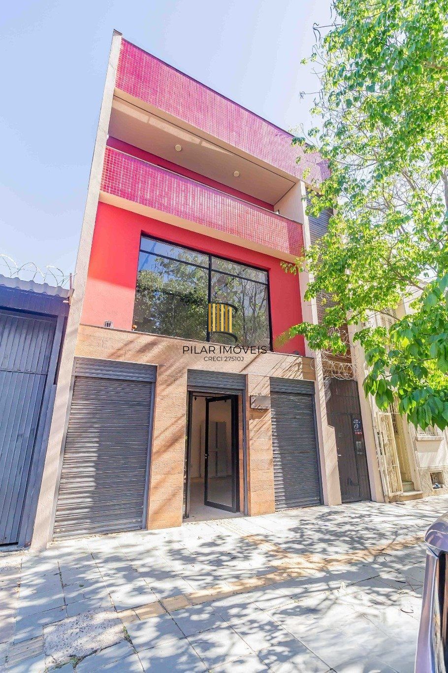 Prédio Comercial á venda com 2 salas e terraço no bairro Menino Deus