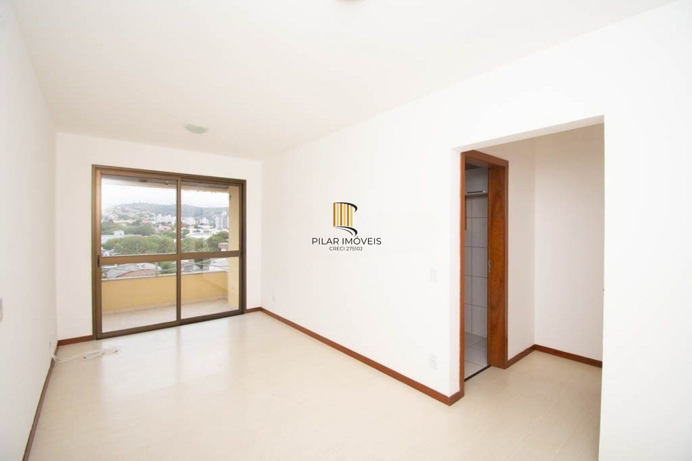 Apartamento 2 Dormitórios com Sacada, Garagem e Vista – Bairro Partenon