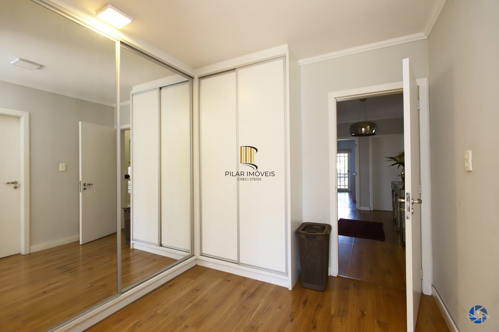 Casa com 4 dormitórios no Bairro Chácara das Pedras