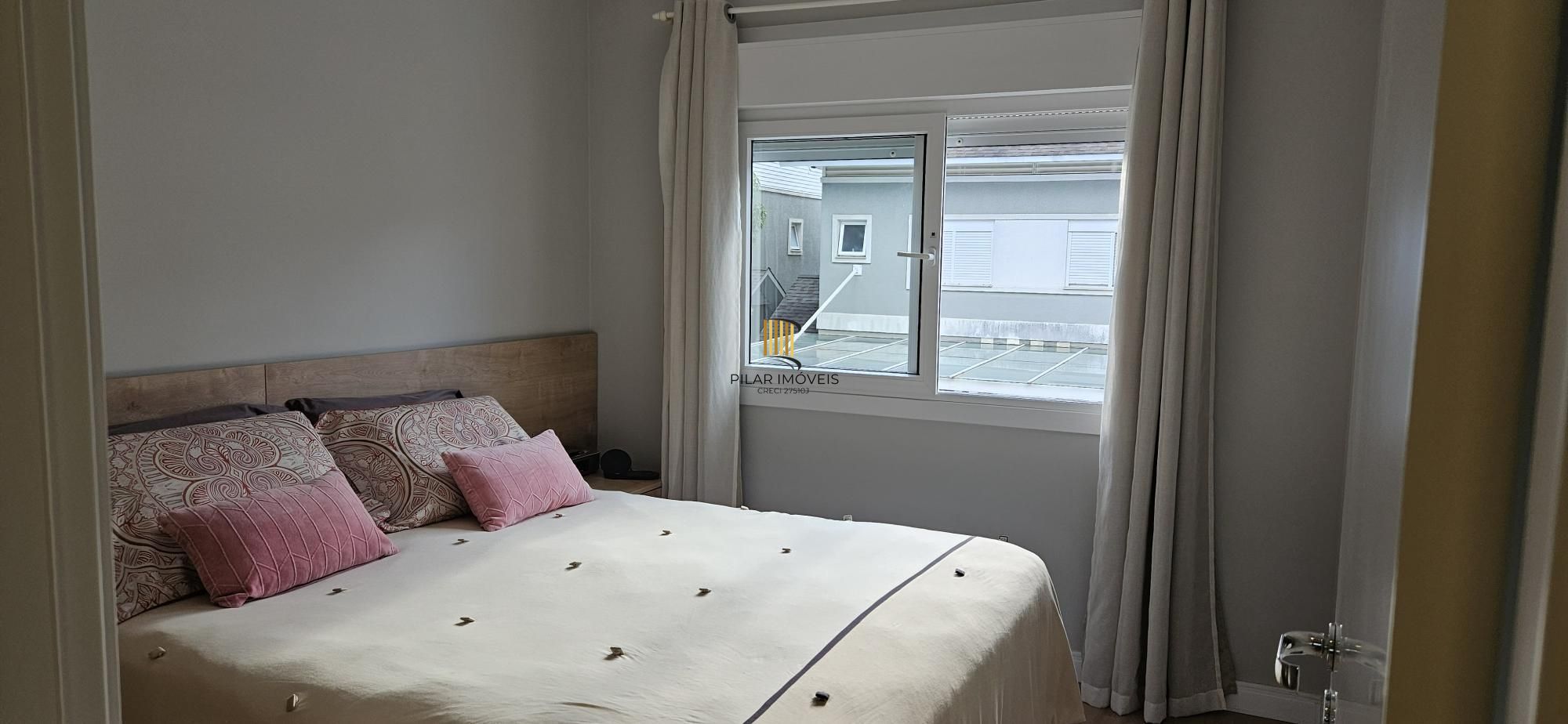 Casa em Condomínio com 3 quartos, 3 suítes, 2 vagas e 195m² no Jardim Carvalho.