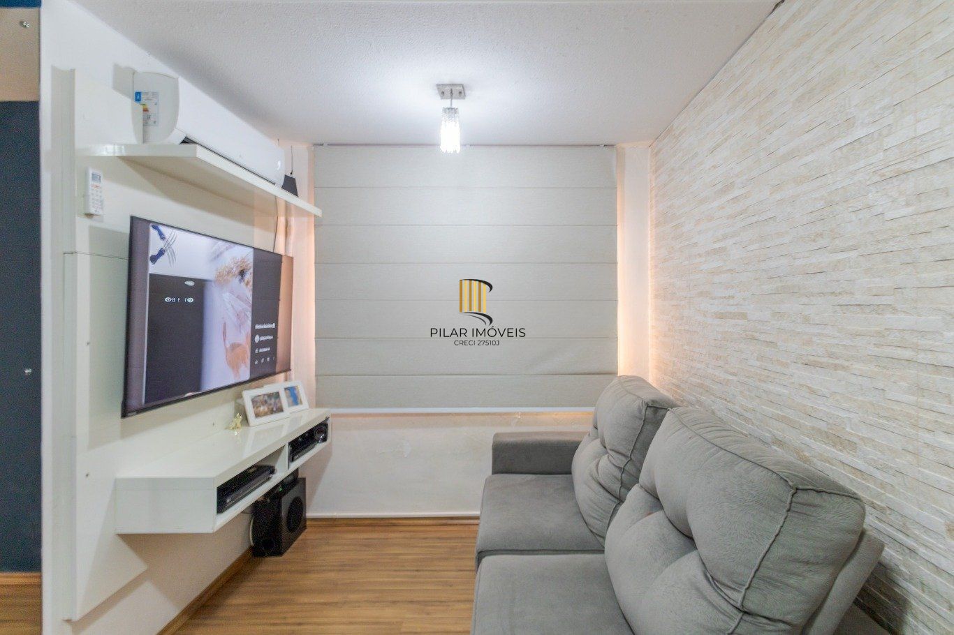 Apartamento semi mobiliado 2 quartos e 1 vaga no bairro Sarandi