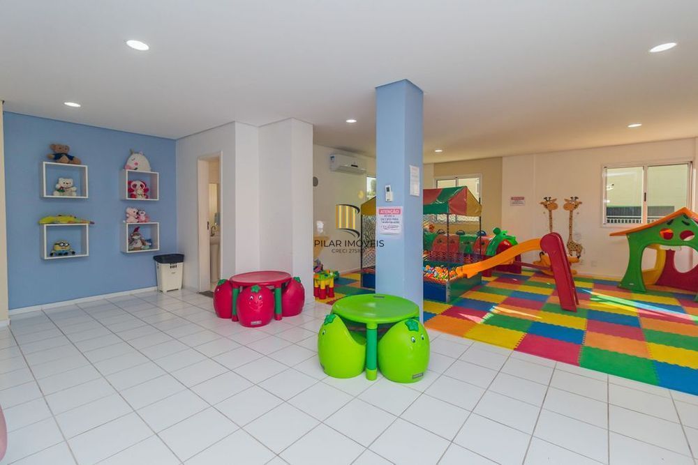 Apartamento com 2 quartos e 1 vaga e elevador no Bairro São Sebastião