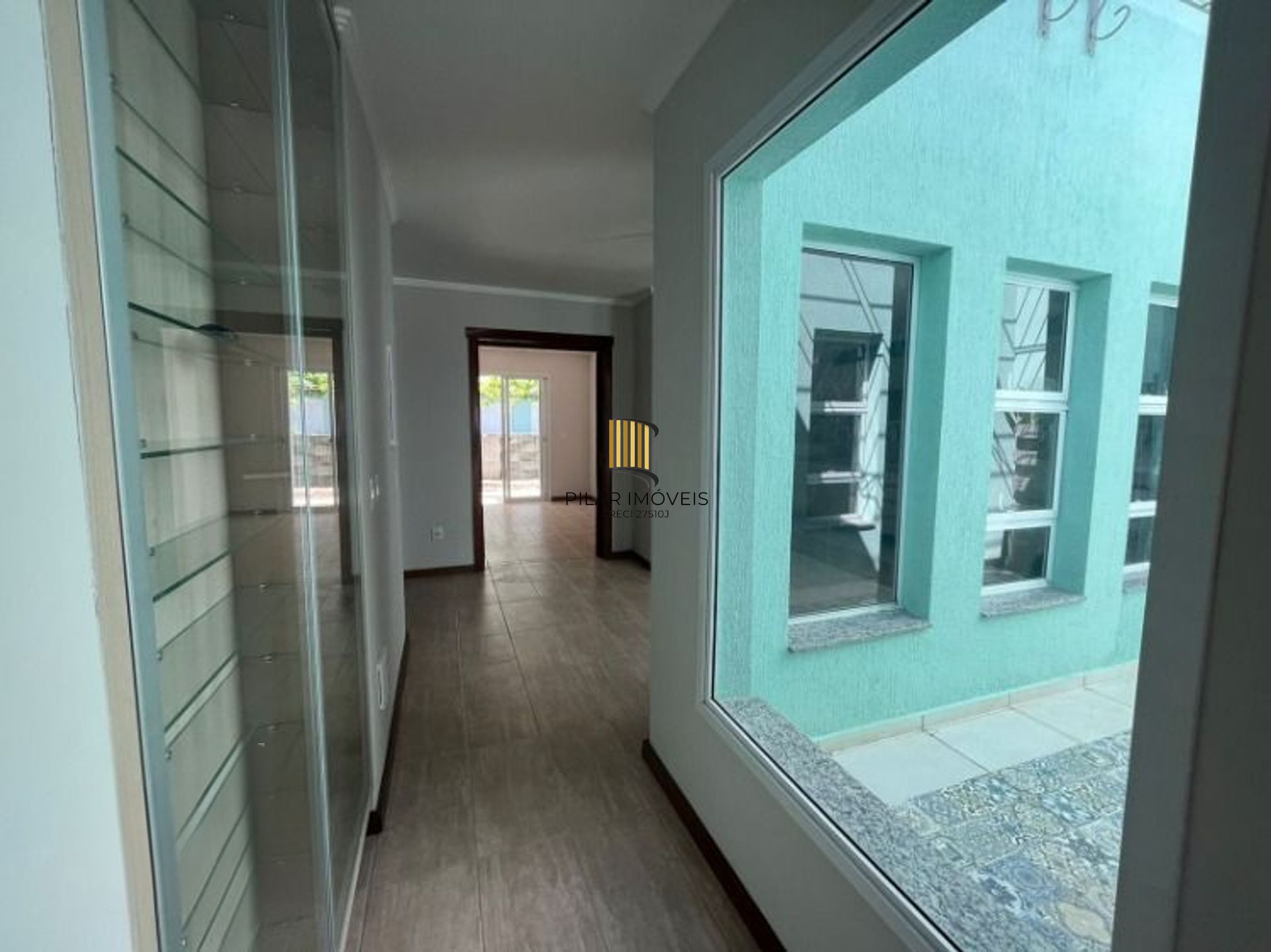 Casa de 2 dormitórios e 2 vagas de garagem em Canoas.