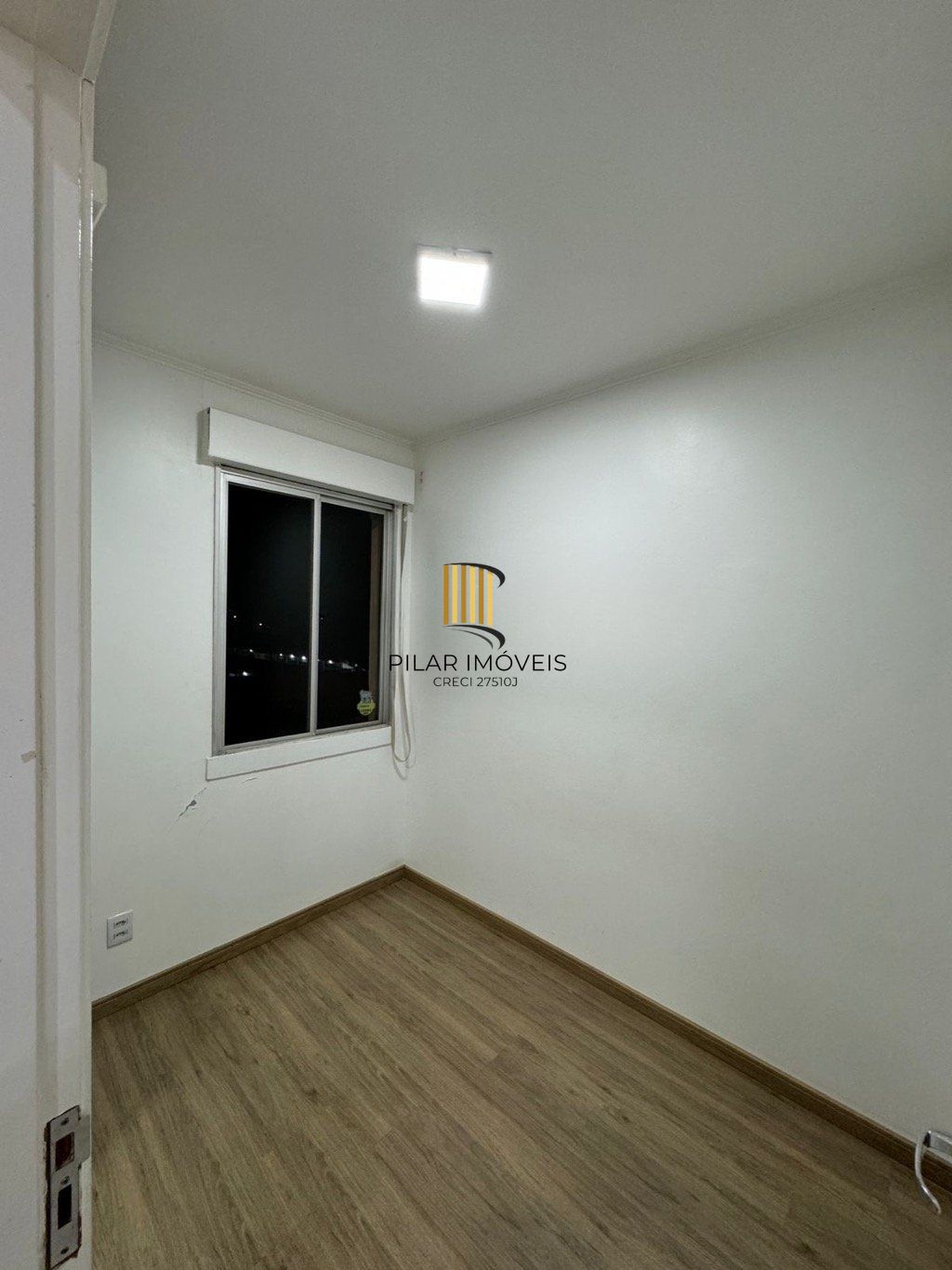 Apartamento semi mobiliado de 2 dormitórios e 1 vaga no bairro Sarandi