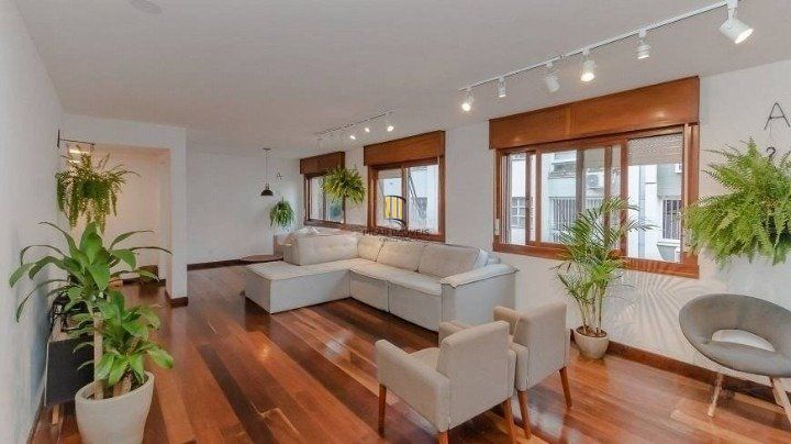 Apartamento com 3 quartos, 1 vaga e elevador no Petrópolis, Porto Alegre.