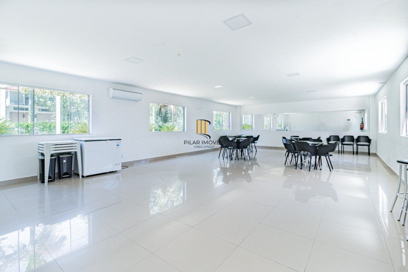 Apartamento de 2 dormitórios, piscina e 1 vaga de garagem em Canoas.