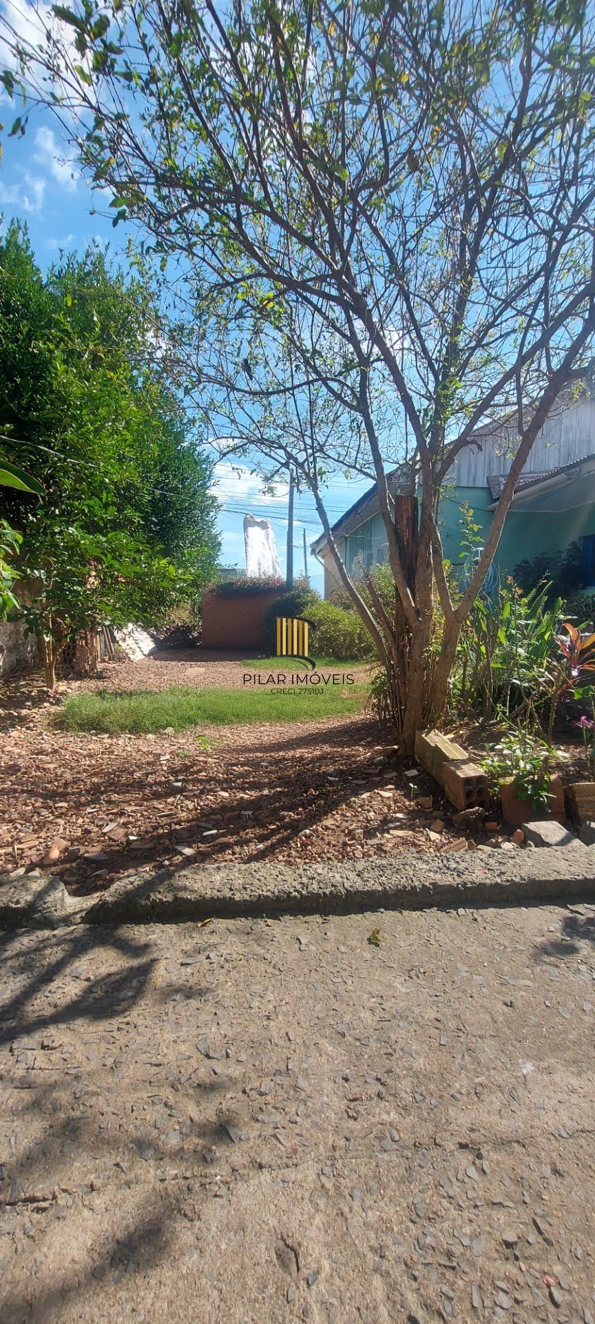 Imóvel com 2 moradias e ponto comercial em Alvorada