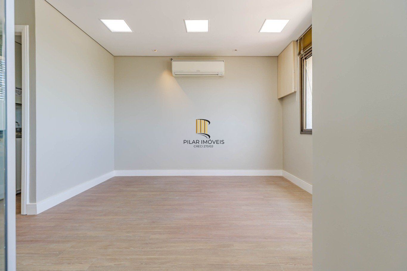 Sala comercial, 2 vagas, elevador e restaurante no bairro Praia de Belas